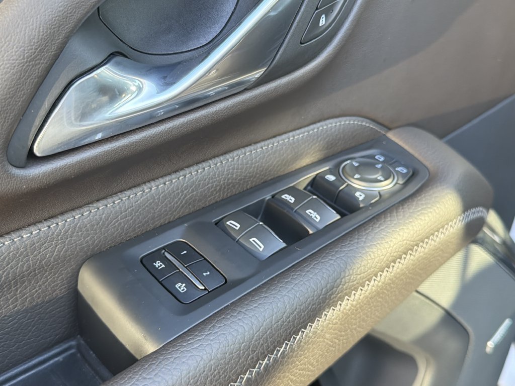 Used 2023 GMC Yukon Denali RWD image 23