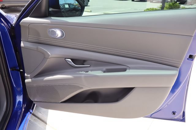 Used 2022 Hyundai Elantra SEL w/ Convenience Package FWD image 26