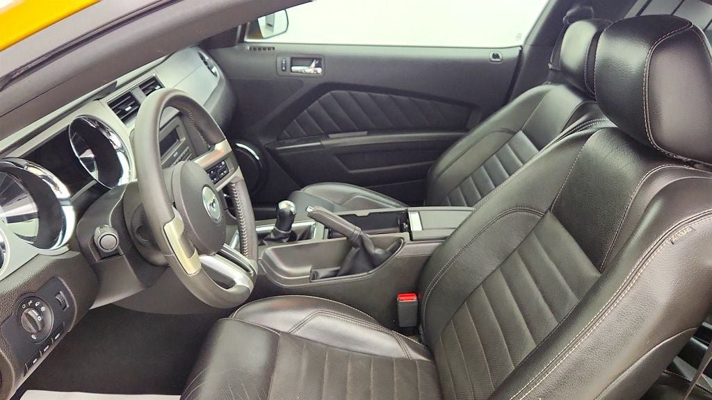 Used 2010 Ford Mustang Coupe RWD image 18