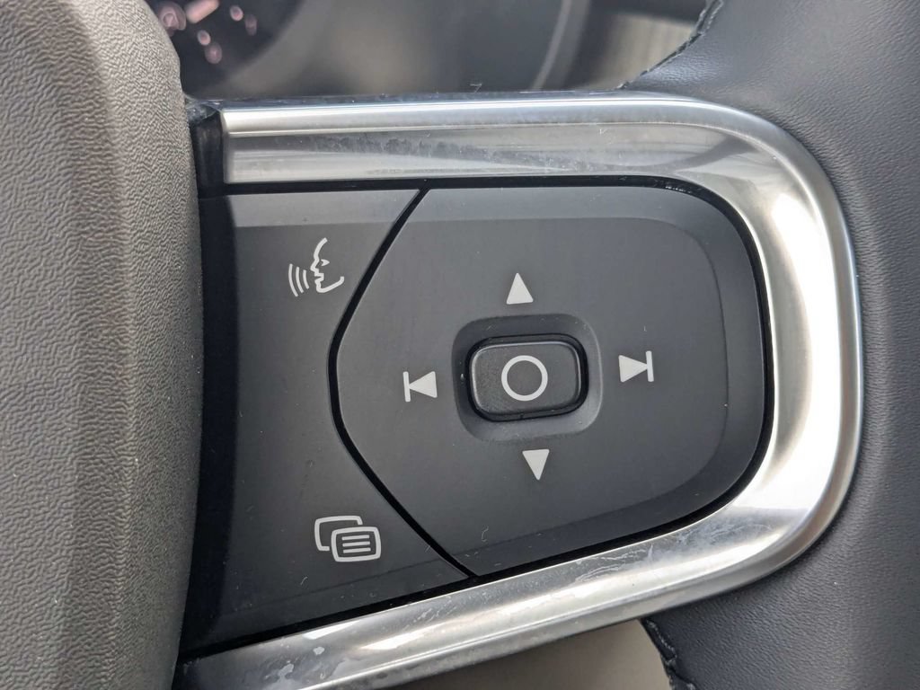 Certified 2026 Volvo XC40 B4 Plus w/ Protection Package Premier FWD image 35