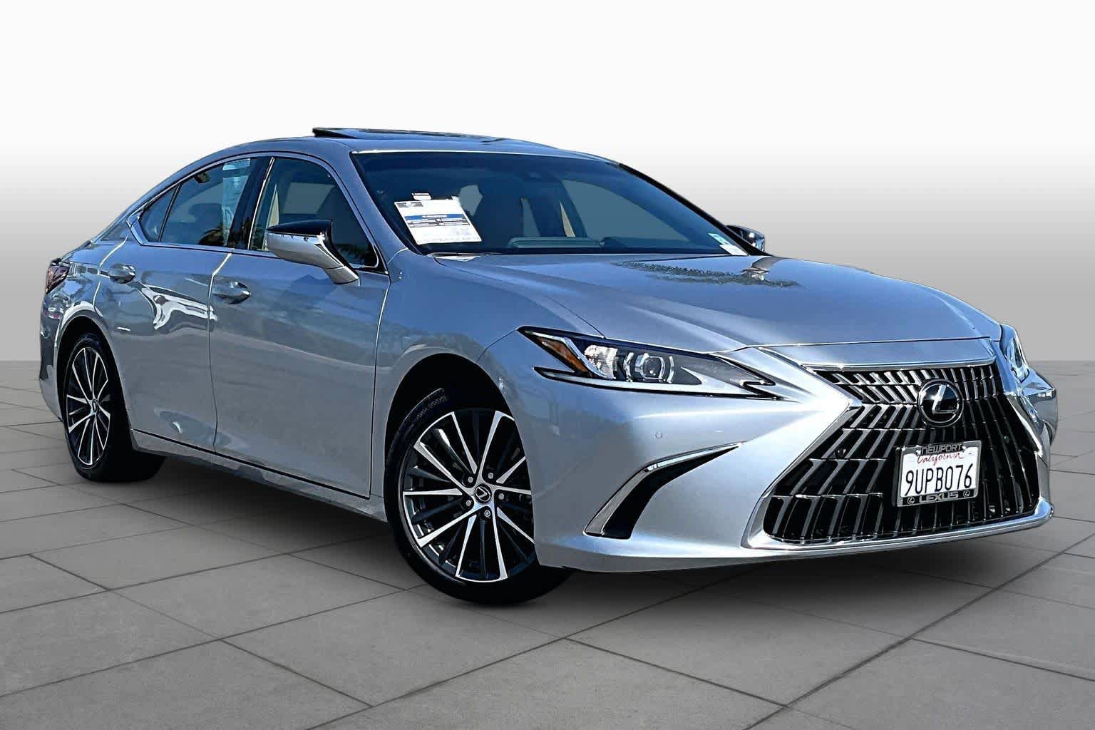 Used 2025 Lexus ES 300h w/ Premium Package FWD image 2