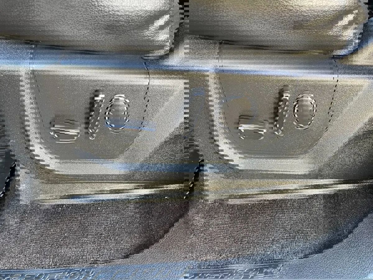 Used 2019 Ford Expedition Max XLT w/ Equipment Group 202A image 18