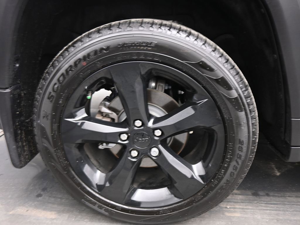 Used 2025 Jeep Grand Cherokee Limited w/ Black Appearance Package image 17