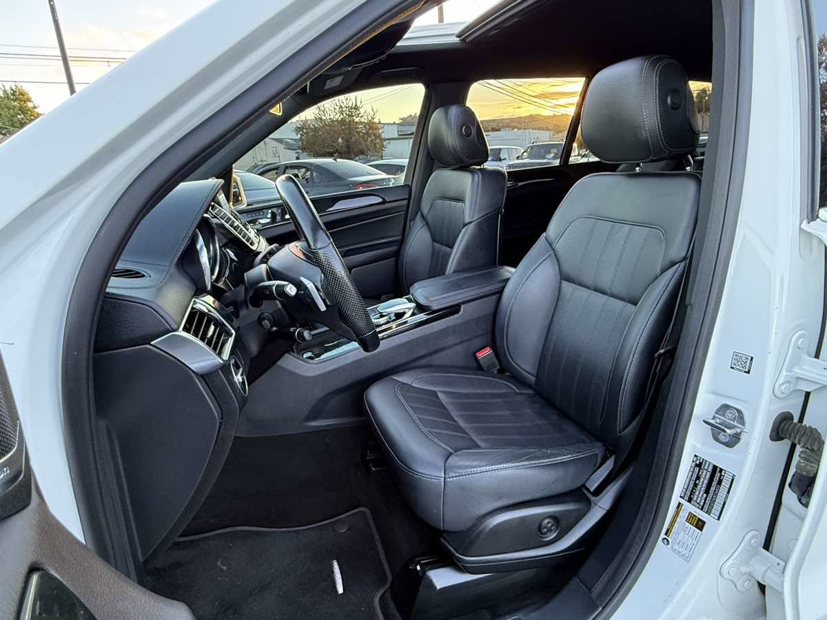 Used 2019 Mercedes-Benz GLS 450 4MATIC image 4