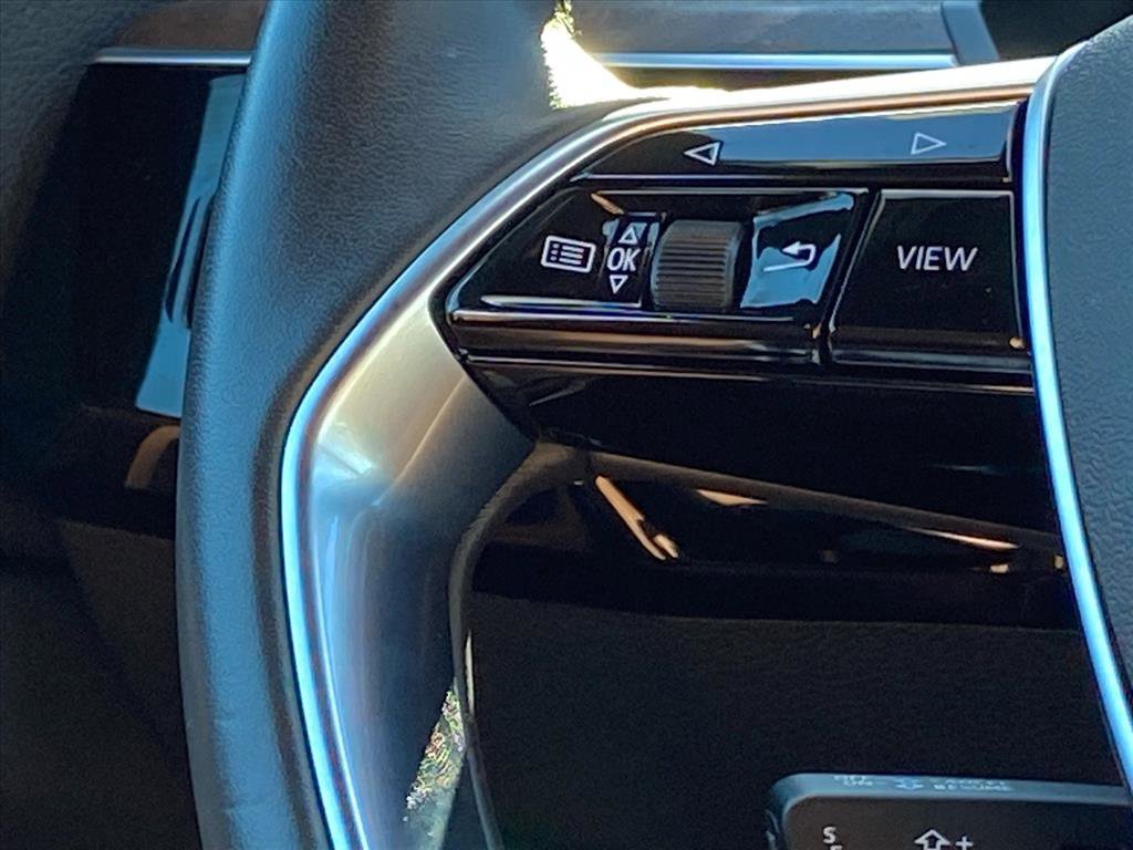 Used 2022 Audi e-tron Premium Plus image 5
