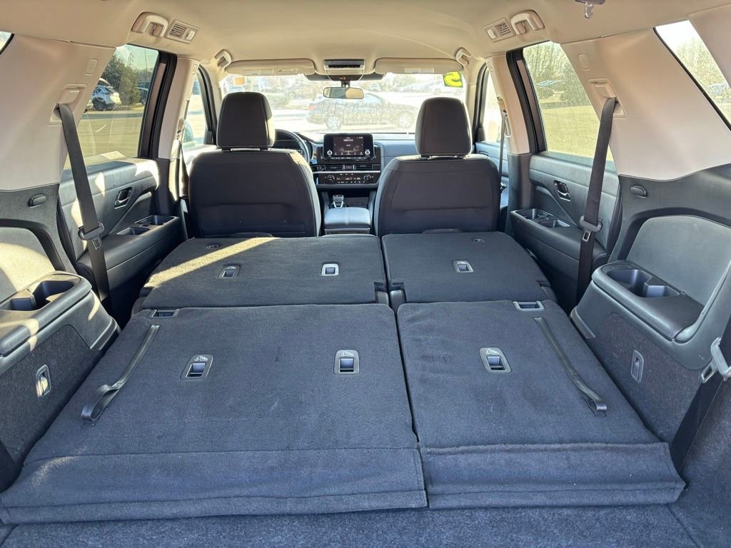 Used 2025 Nissan Pathfinder SV image 12