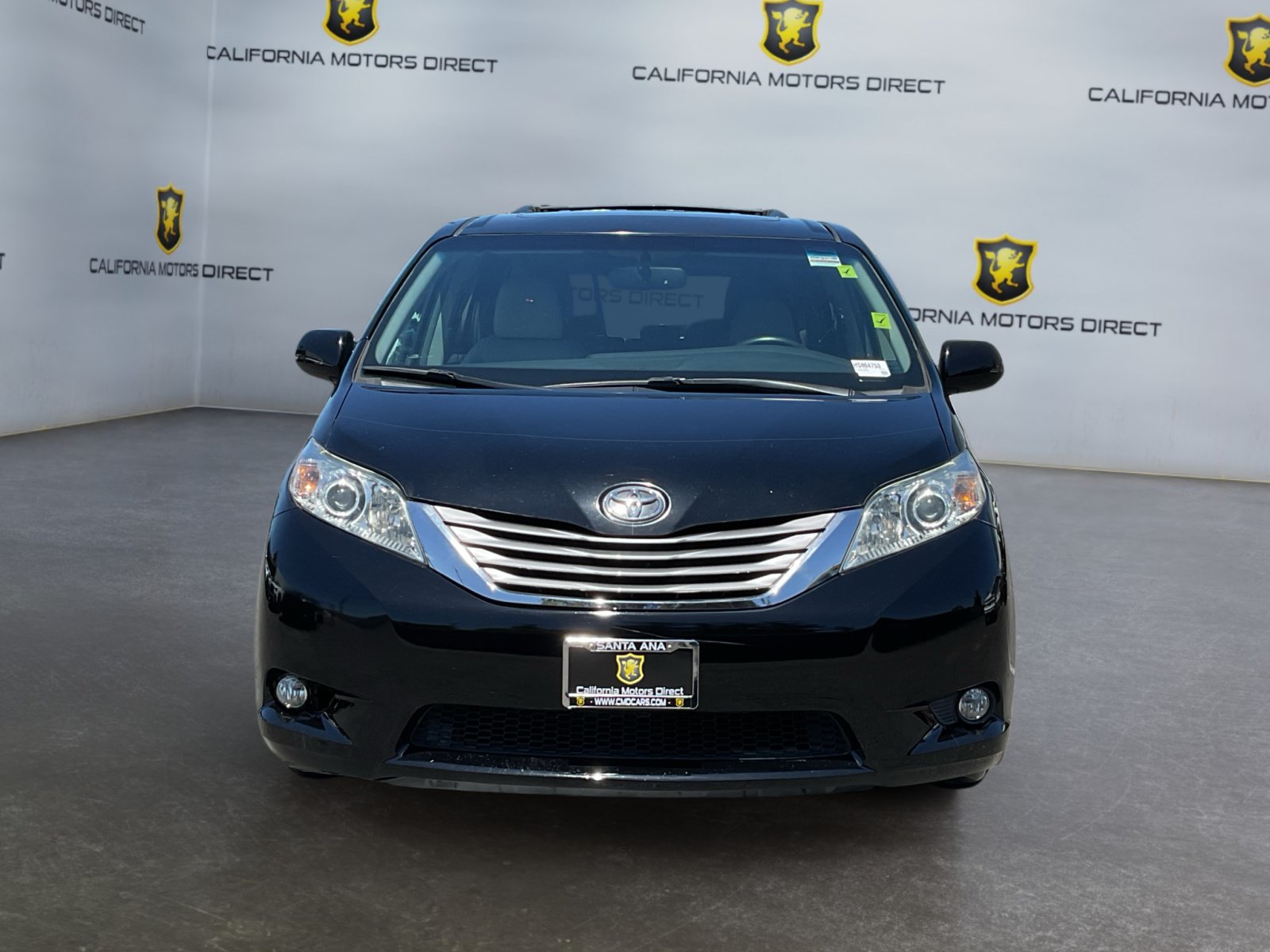 Used 2017 Toyota Sienna XLE w/ XLE Navigation Package FWD image 2