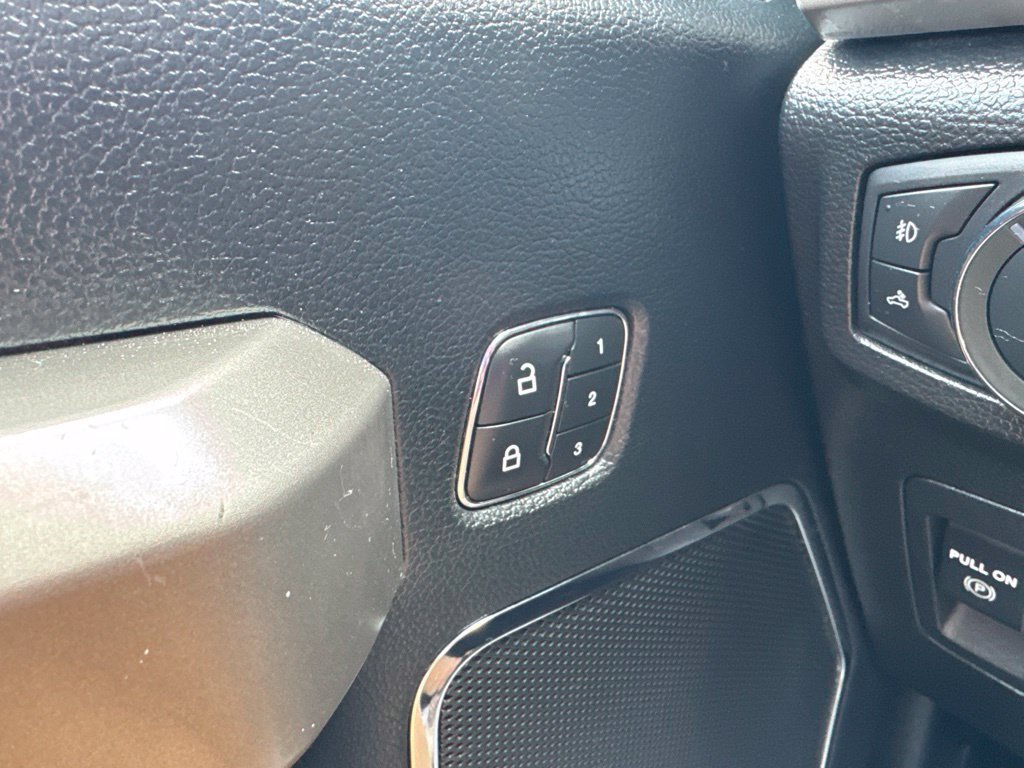 Used 2019 Ford F150 Lariat AWD/4WD image 6