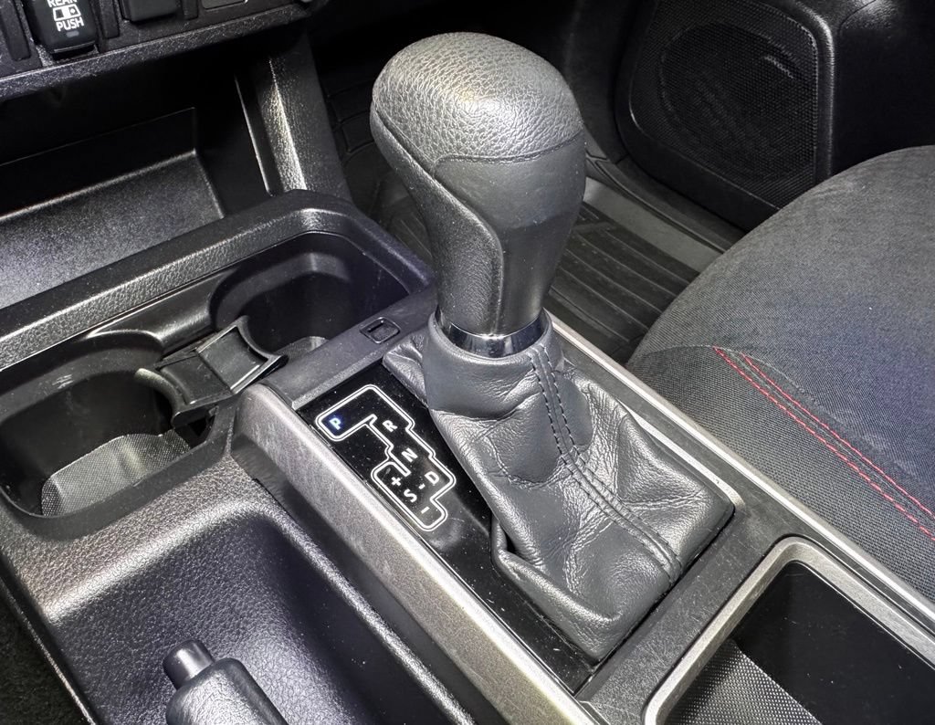 Used 2021 Toyota Tacoma SR5 AWD/4WD image 35