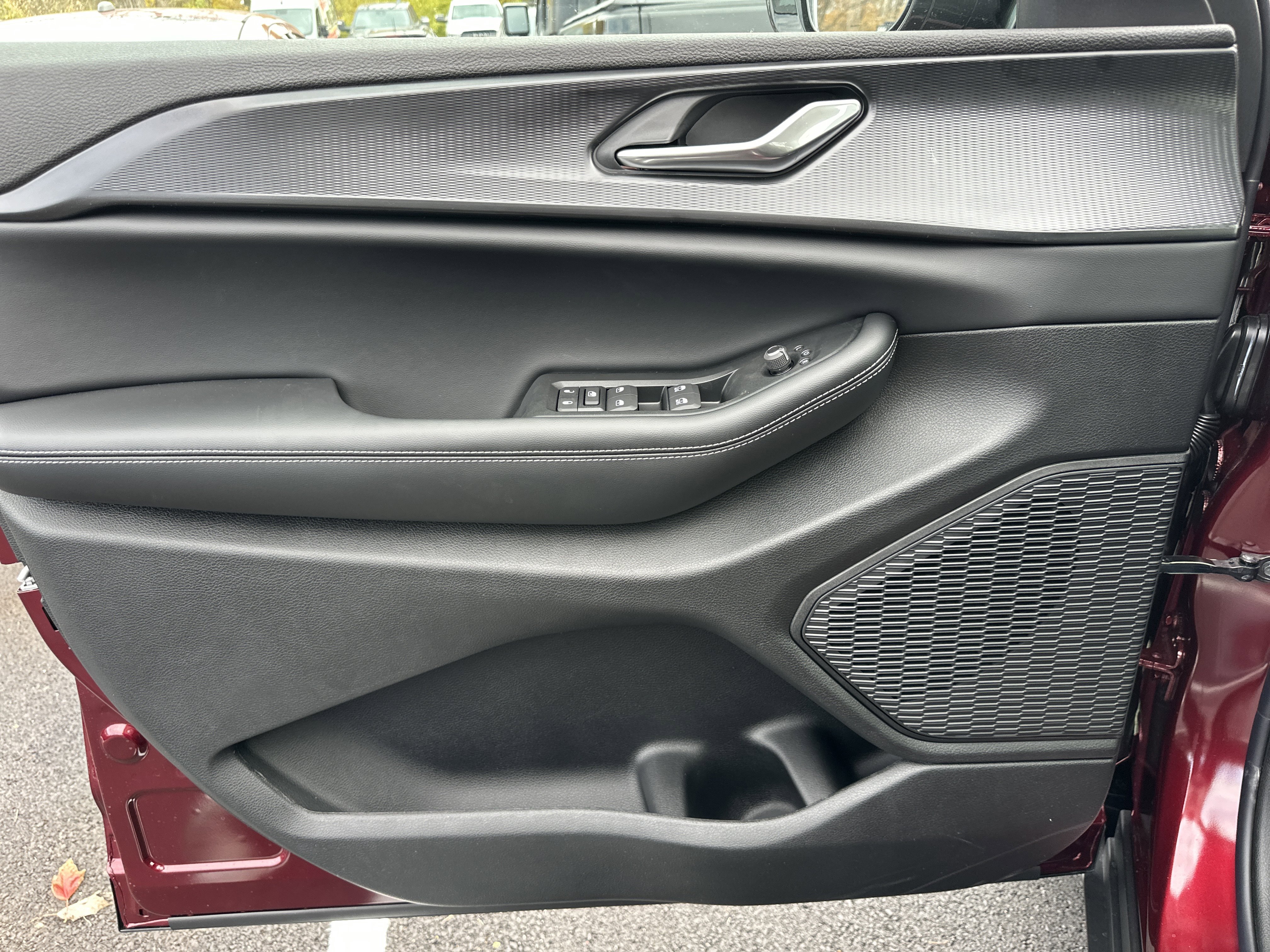 New 2025 Jeep Grand Cherokee Altitude image 28