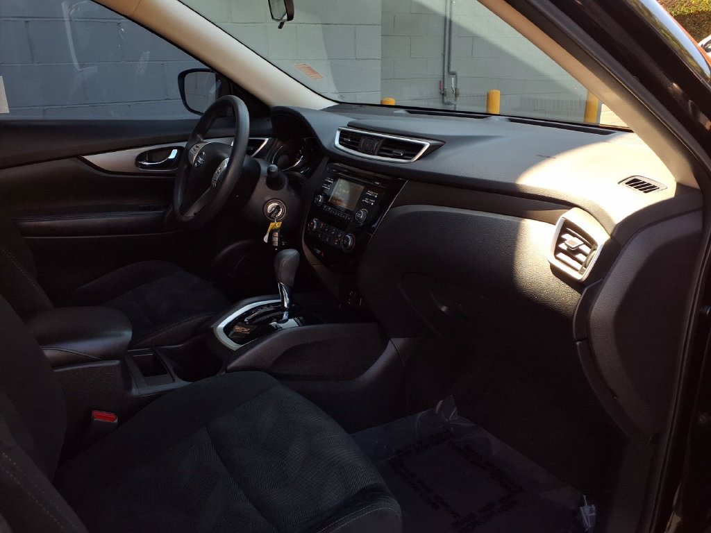 Used 2016 Nissan Rogue S FWD image 32