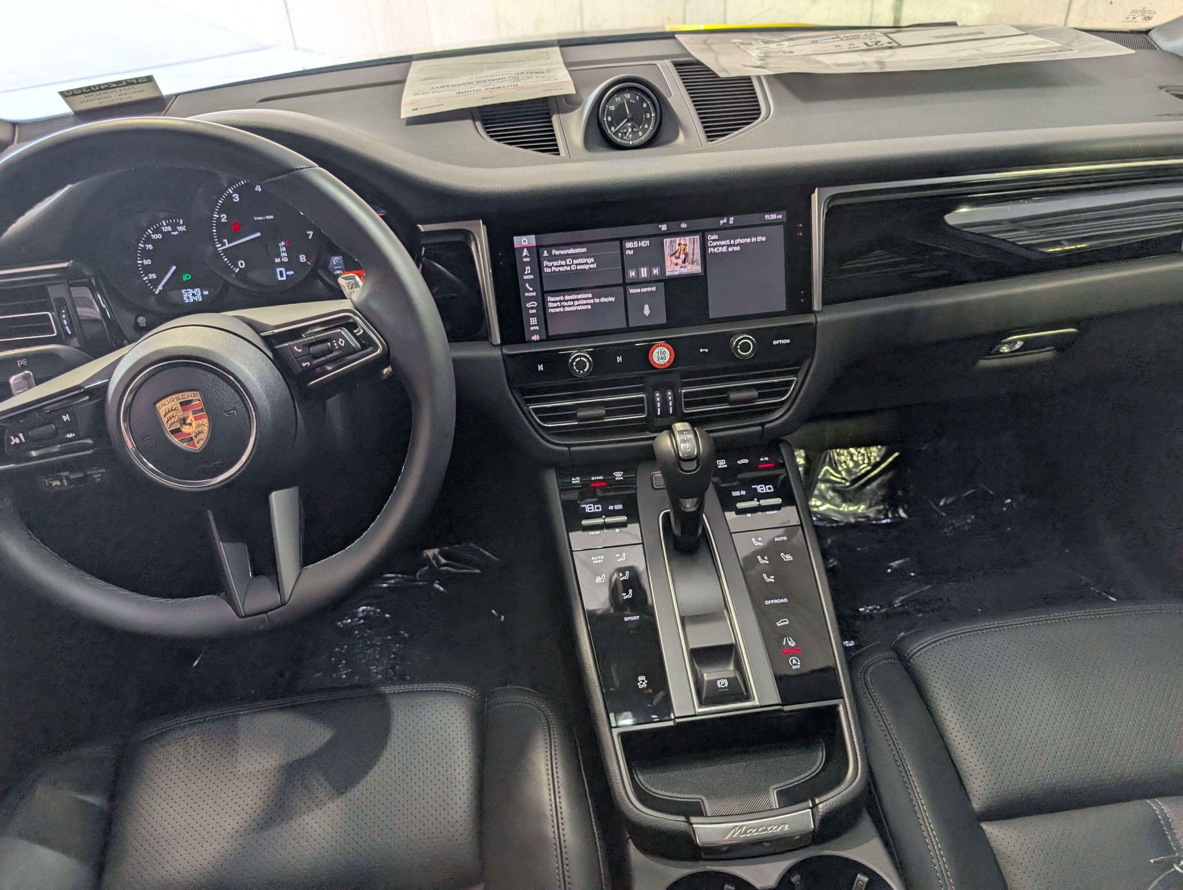 Certified 2024 Porsche Macan image 7