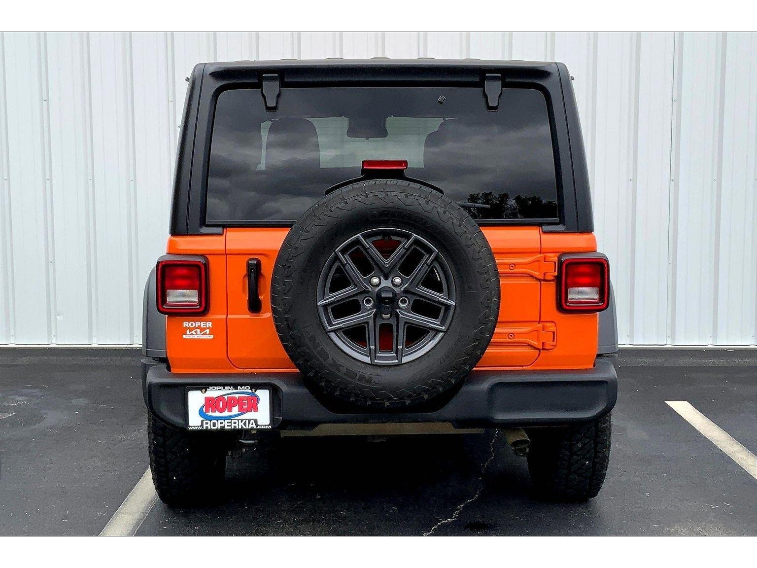 Used 2025 Jeep Wrangler Sport S image 4