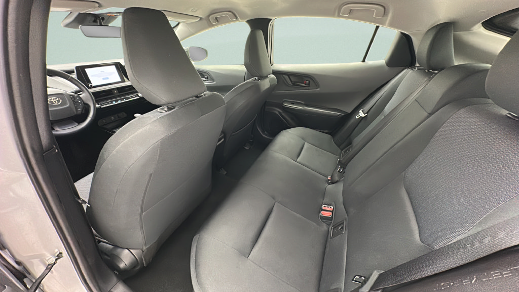 Used 2025 Toyota Prius LE FWD image 9
