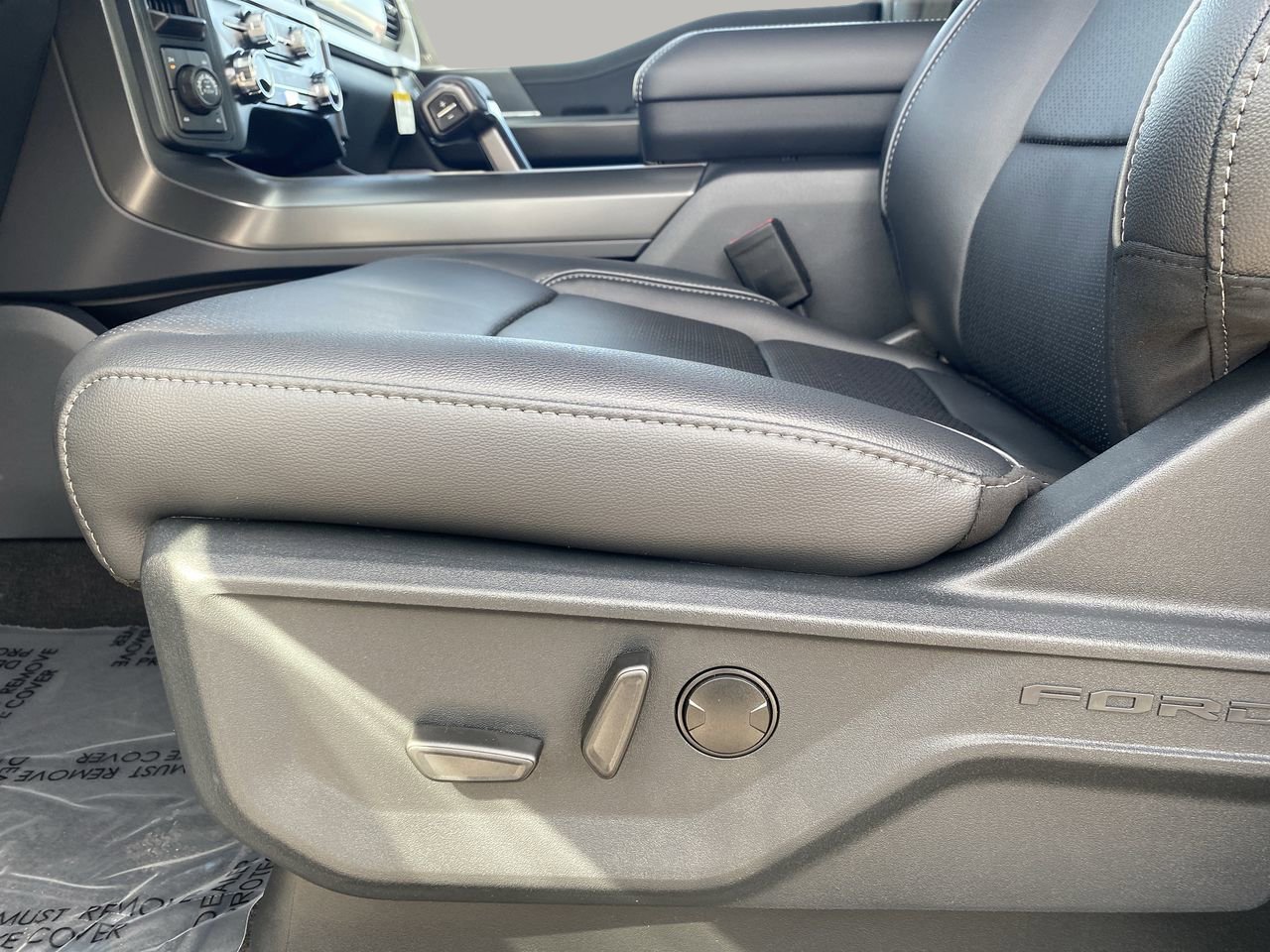 Used 2025 Ford F150 Lariat w/ Equipment Group 501A Mid image 19