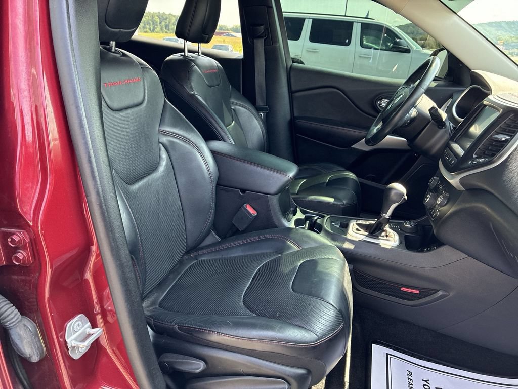 Used 2017 Jeep Cherokee Trailhawk AWD/4WD image 24