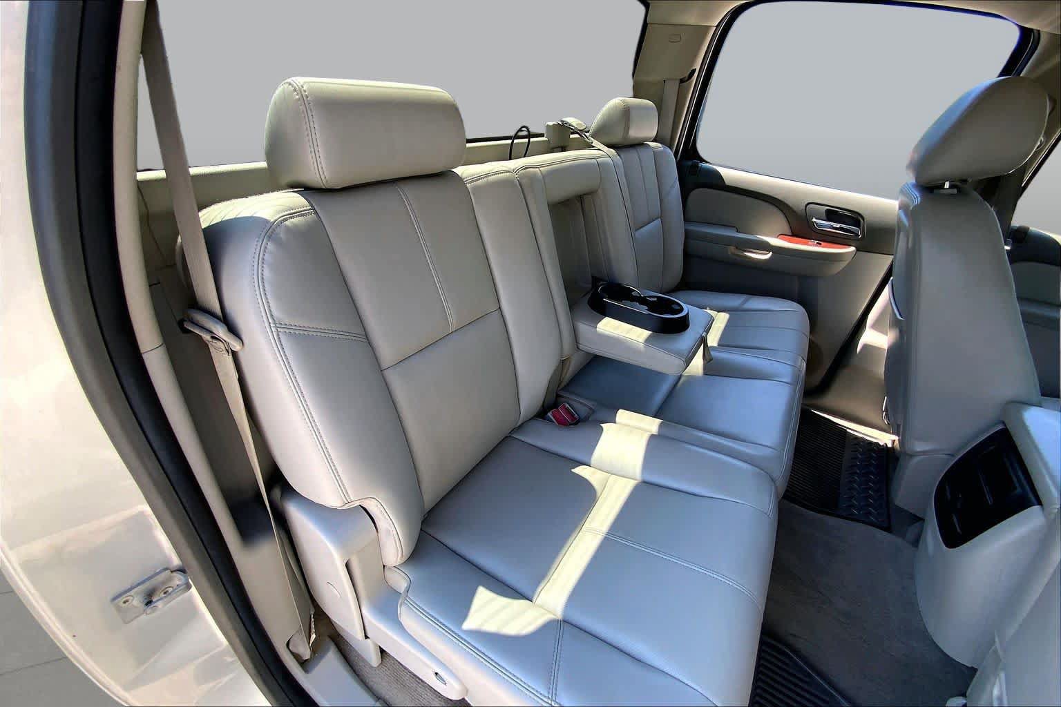 Used 2014 GMC Sierra 2500 SLT w/ Suspension Package, Off-Road AWD/4WD image 19