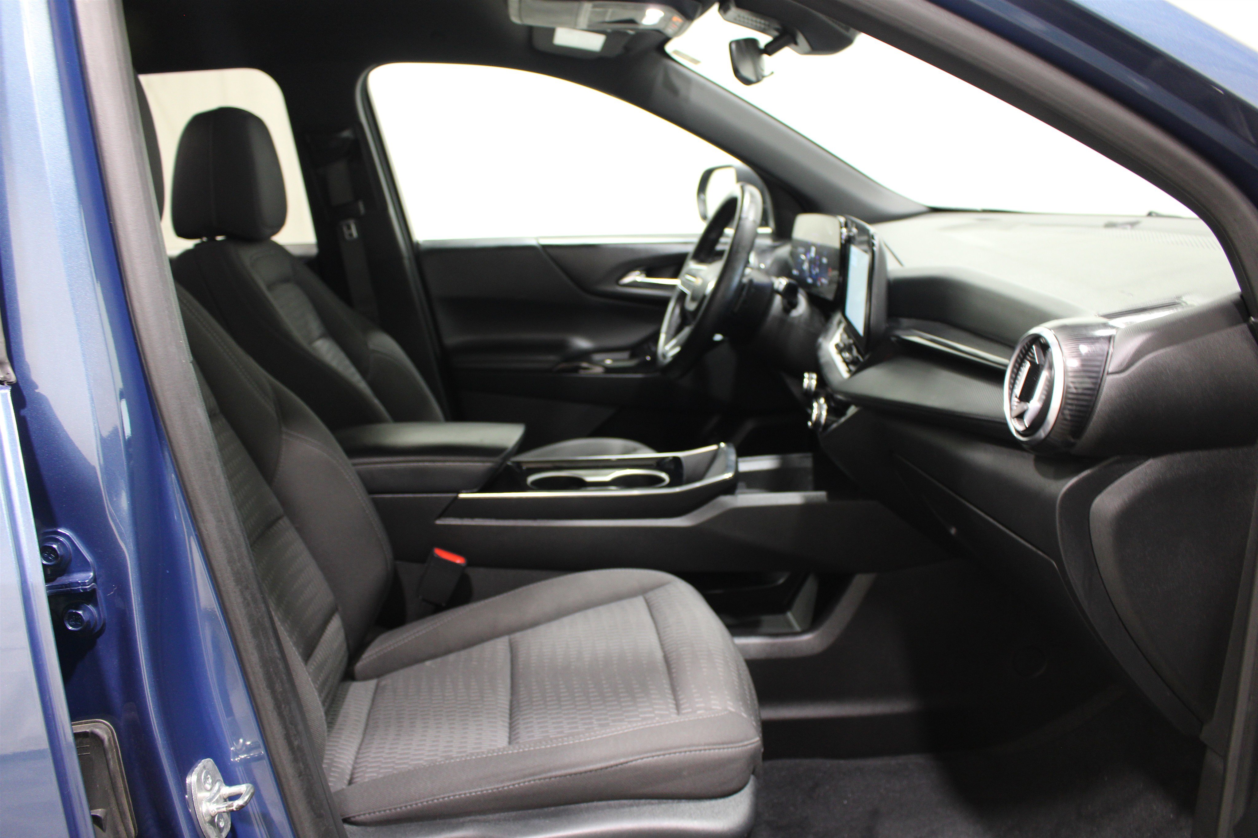 Used 2025 Chevrolet Equinox LT FWD image 22