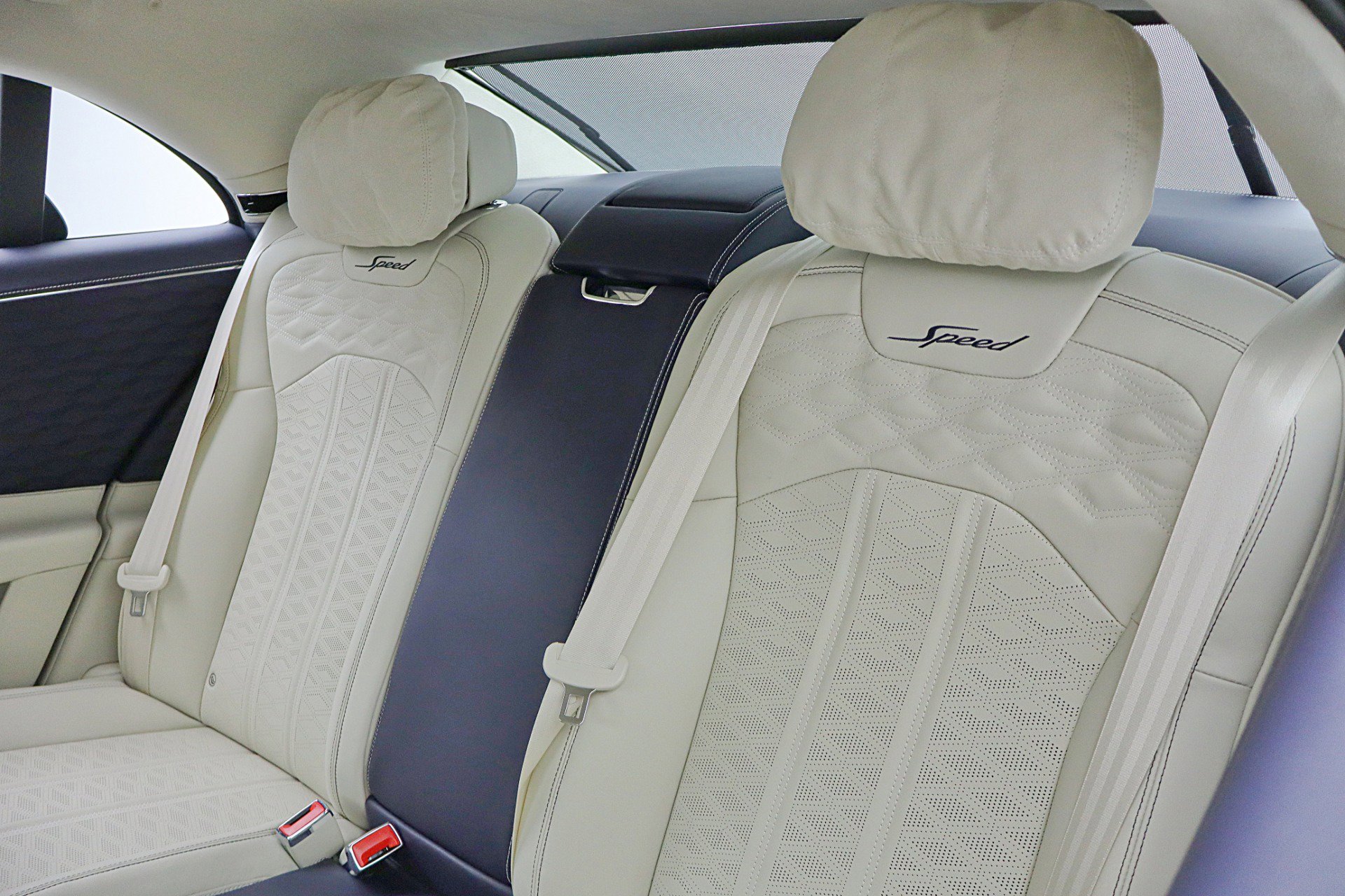 Used 2025 Bentley Flying Spur Plug-In Hybrid image 32