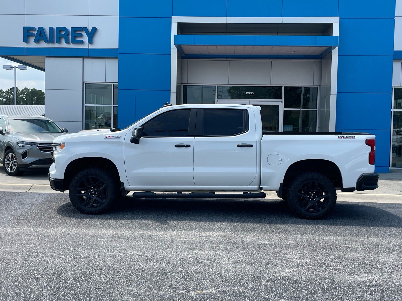 Used 2025 Chevrolet Silverado 1500 LT Trail Boss w/ LT Trail Boss Premium Package AWD/4WD image 2
