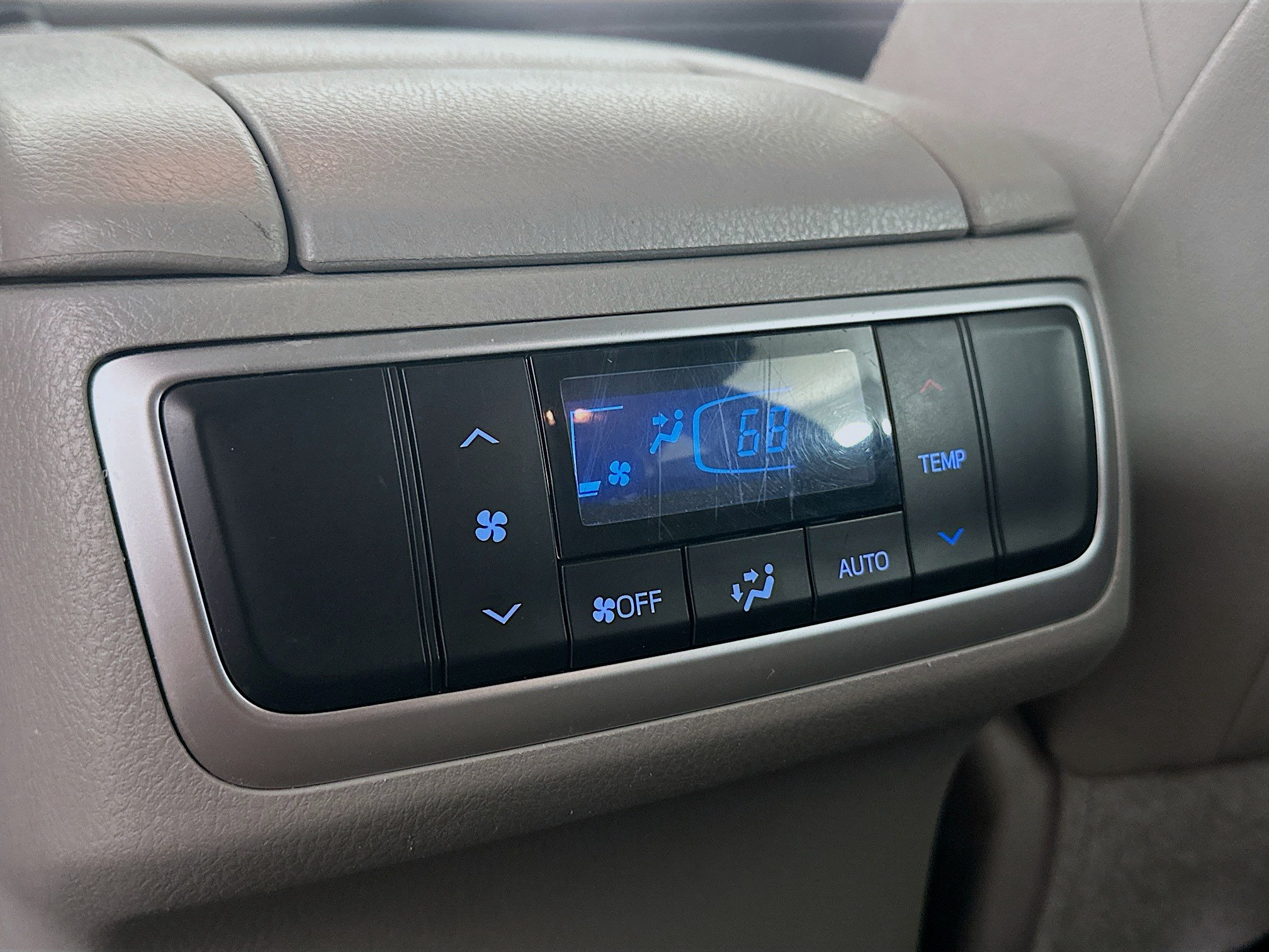 Used 2018 Toyota Highlander XLE FWD image 29