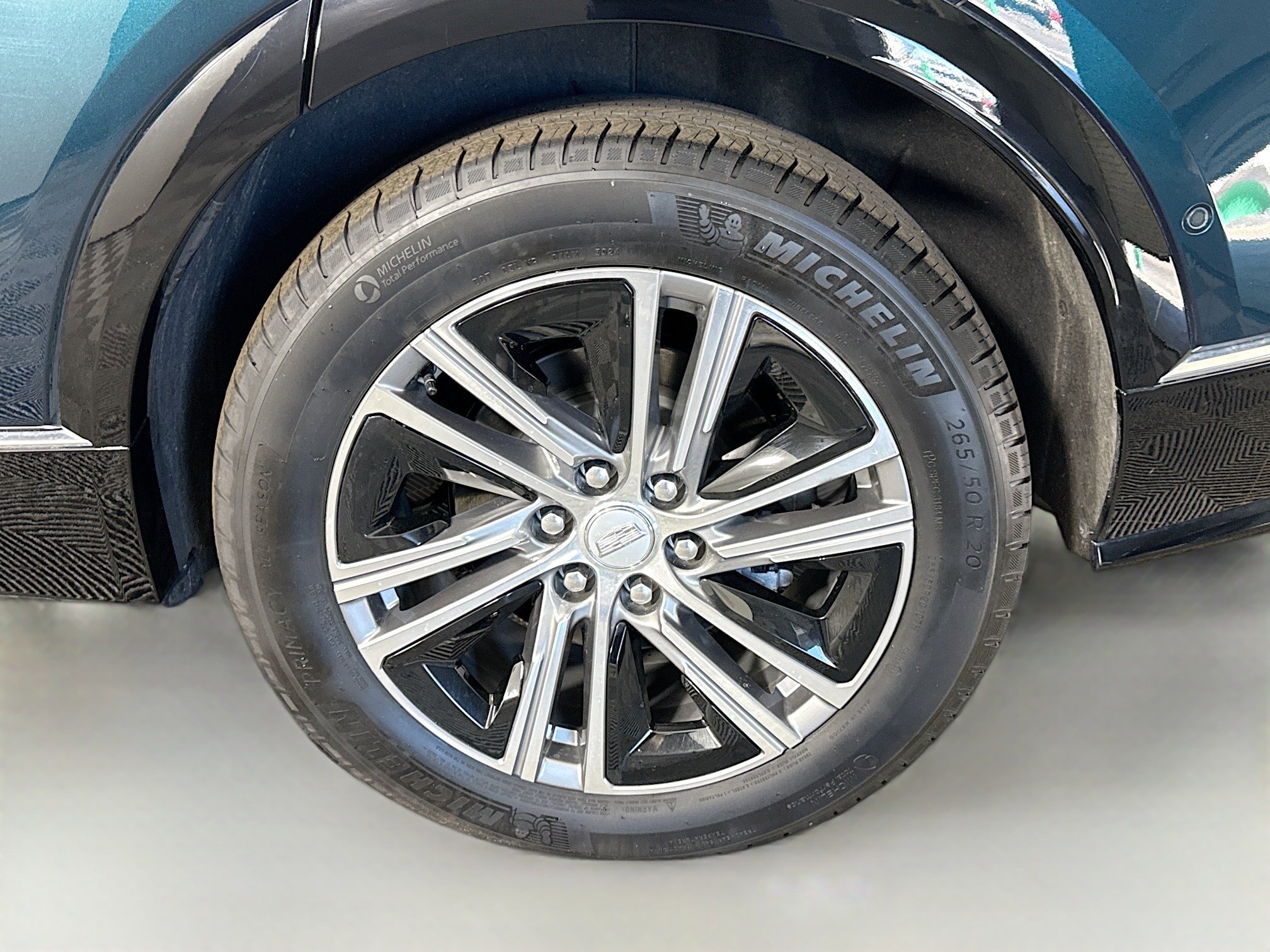 Used 2025 Cadillac Lyriq Luxury w/ LPO, Floor Liner Package image 37