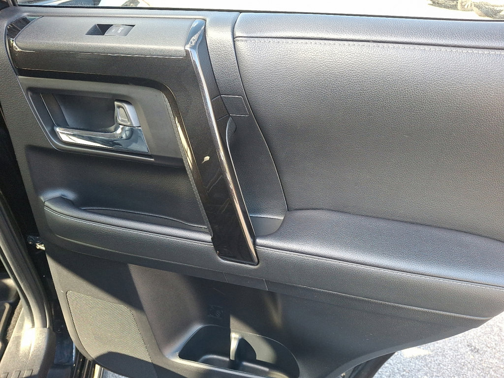 Used 2020 Toyota 4Runner 4WD image 14