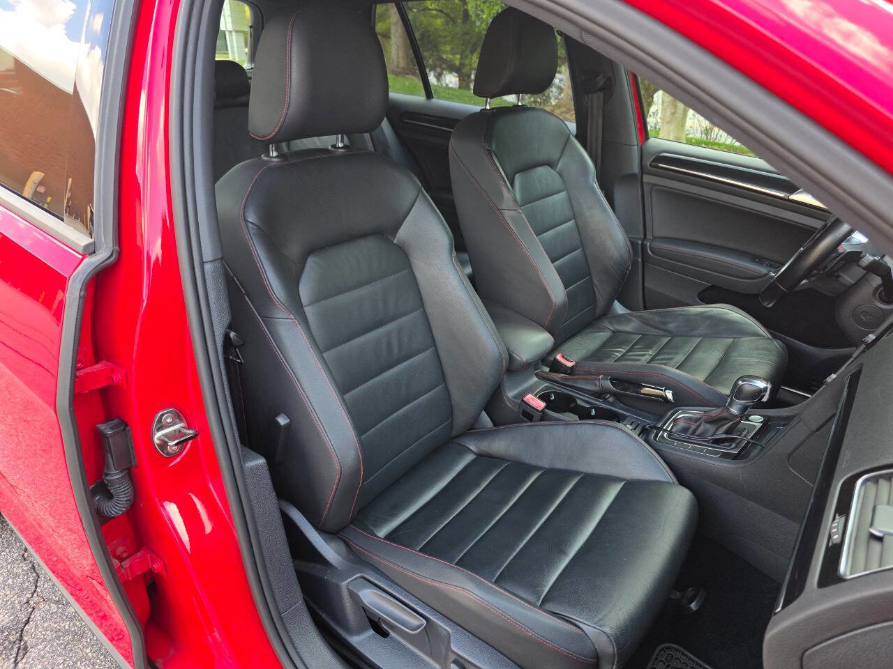 Used 2015 Volkswagen GTI SE w/ Lighting Package (SEL) FWD image 34