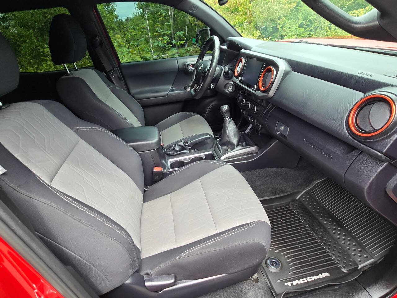 Used 2021 Toyota Tacoma TRD Off-Road w/ Technology Package AWD/4WD image 13