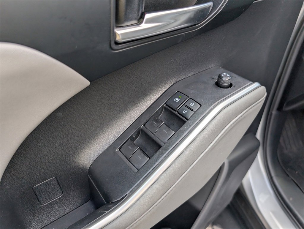 Used 2021 Toyota Highlander XLE image 10