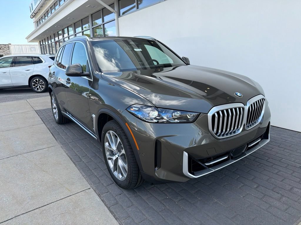 New 2026 BMW X5 xDrive40i w/ Premium Package AWD/4WD image 1