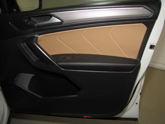 Used 2024 Volkswagen Tiguan SE R-Line image 21