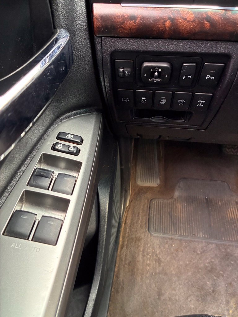 Used 2013 Toyota Land Cruiser AWD/4WD image 31