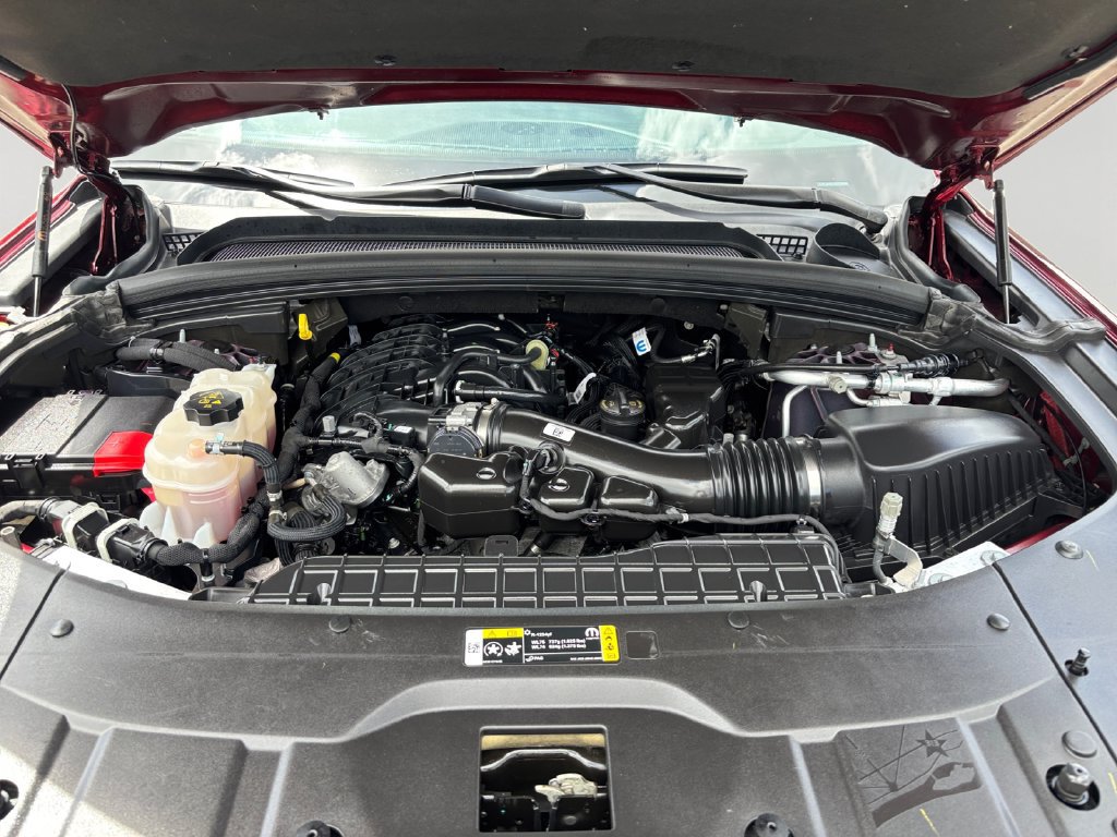 Used 2025 Jeep Grand Cherokee Limited AWD/4WD image 9