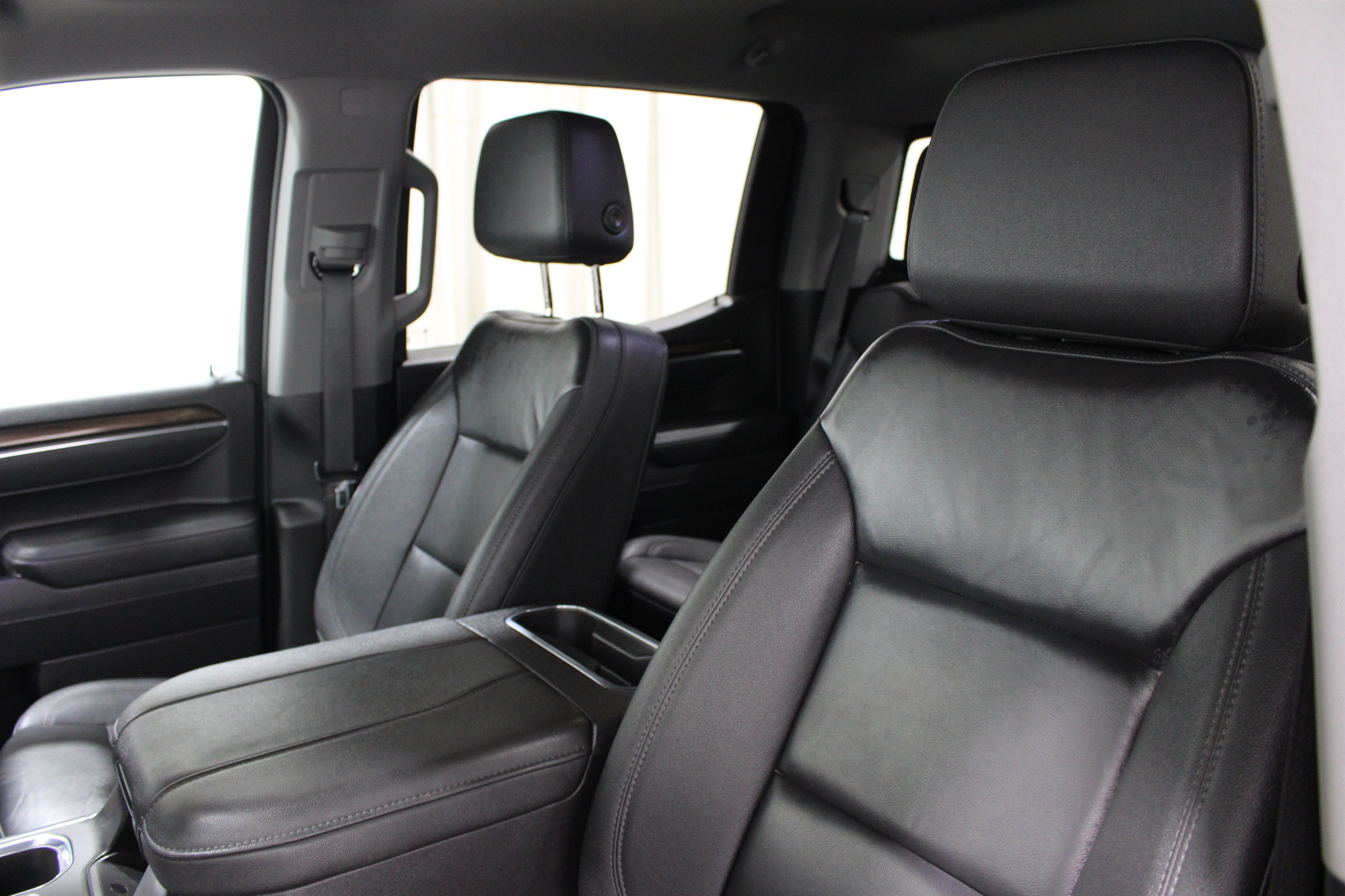 Used 2025 Chevrolet Silverado 1500 LT Trail Boss w/ Convenience Package II AWD/4WD image 4