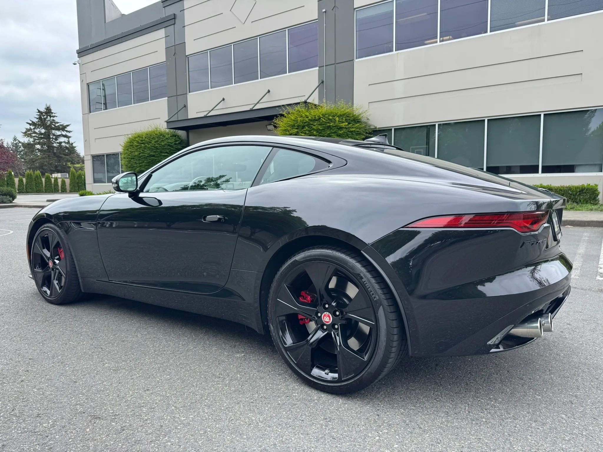 Used 2023 Jaguar F-TYPE Coupe RWD image 7