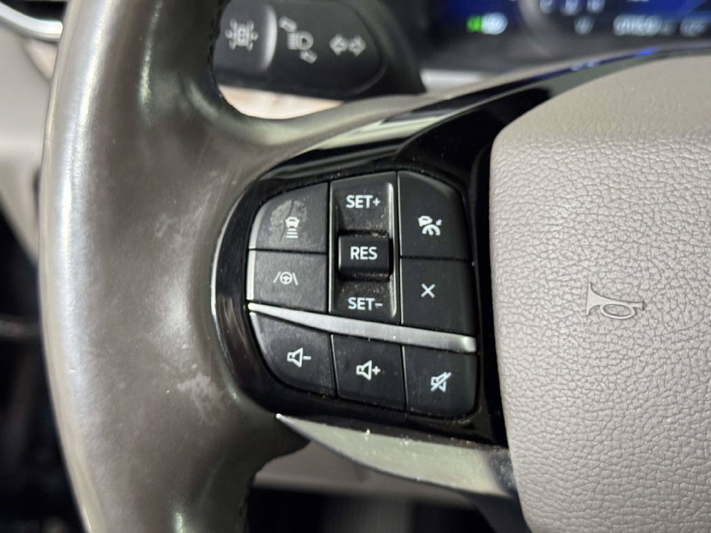 Used 2022 Ford Explorer Platinum w/ Technology Package AWD/4WD image 21