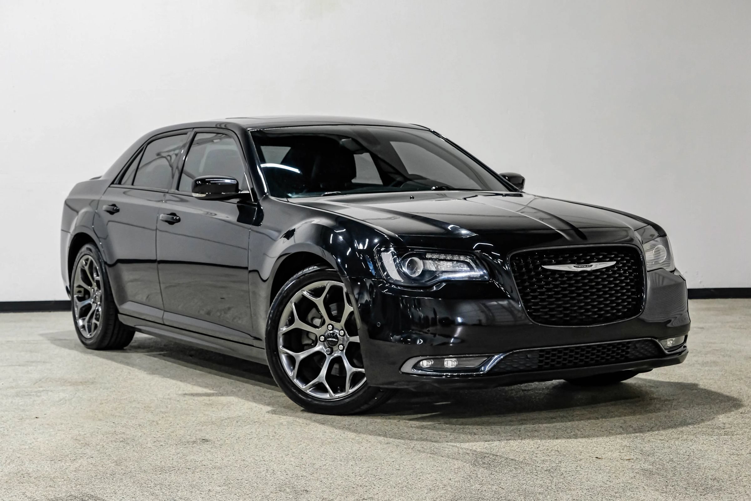 Used 2015 Chrysler 300 S w/ 300S Premium Group RWD image 4