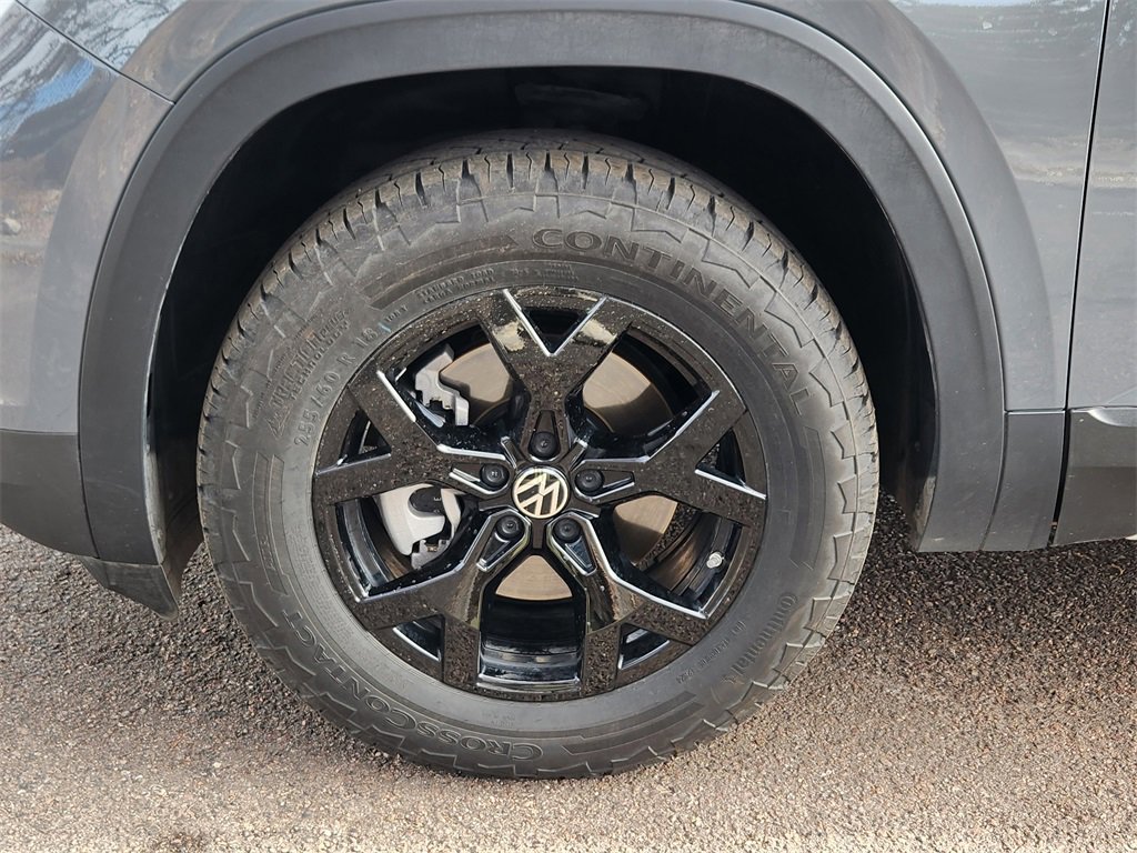 Used 2025 Volkswagen Atlas Peak Edition SE image 23