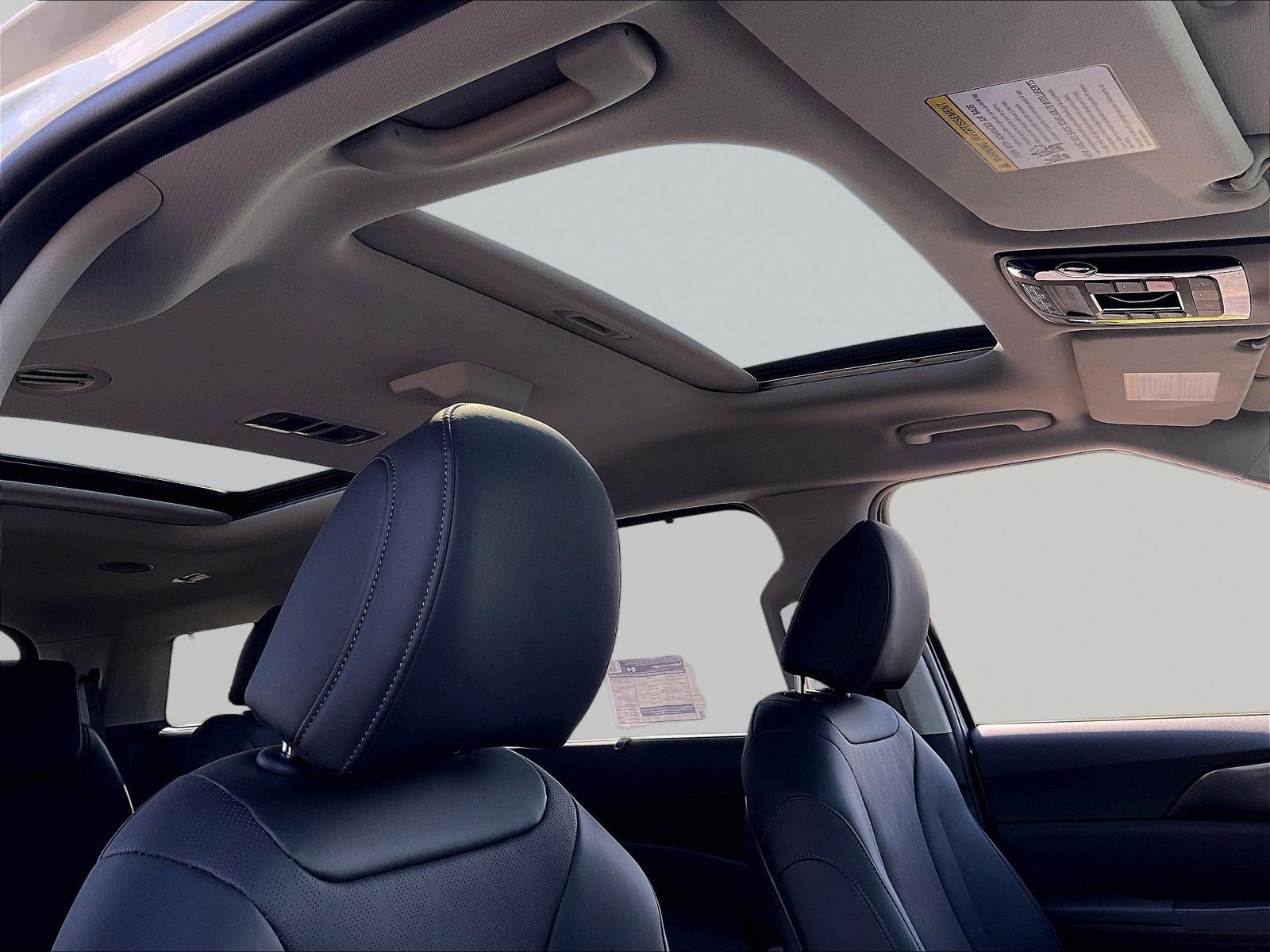 New 2027 Kia Carnival SX w/ Dark Edition Package FWD image 13