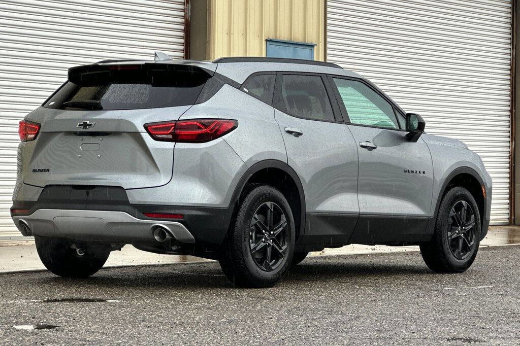 New 2025 Chevrolet Blazer LT w/ Midnight/Sport Edition image 6