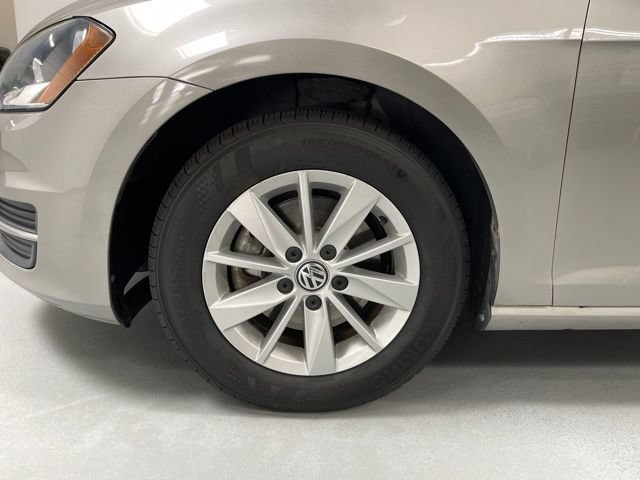 Used 2016 Volkswagen Golf S FWD image 28