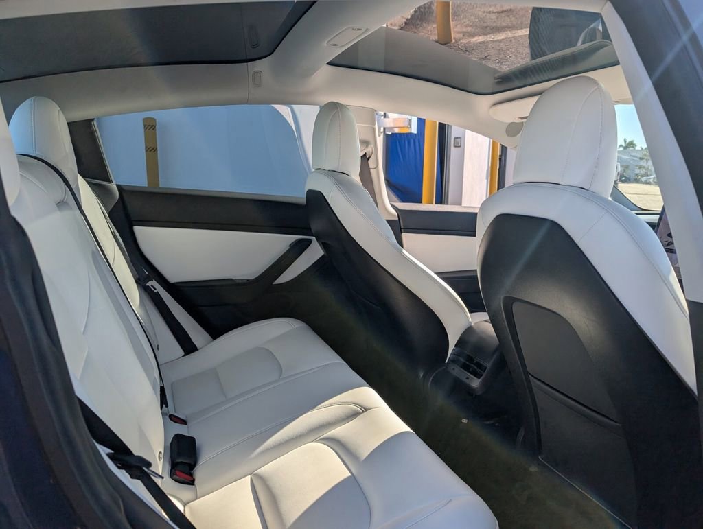 Used 2018 Tesla Model 3 Long Range image 16