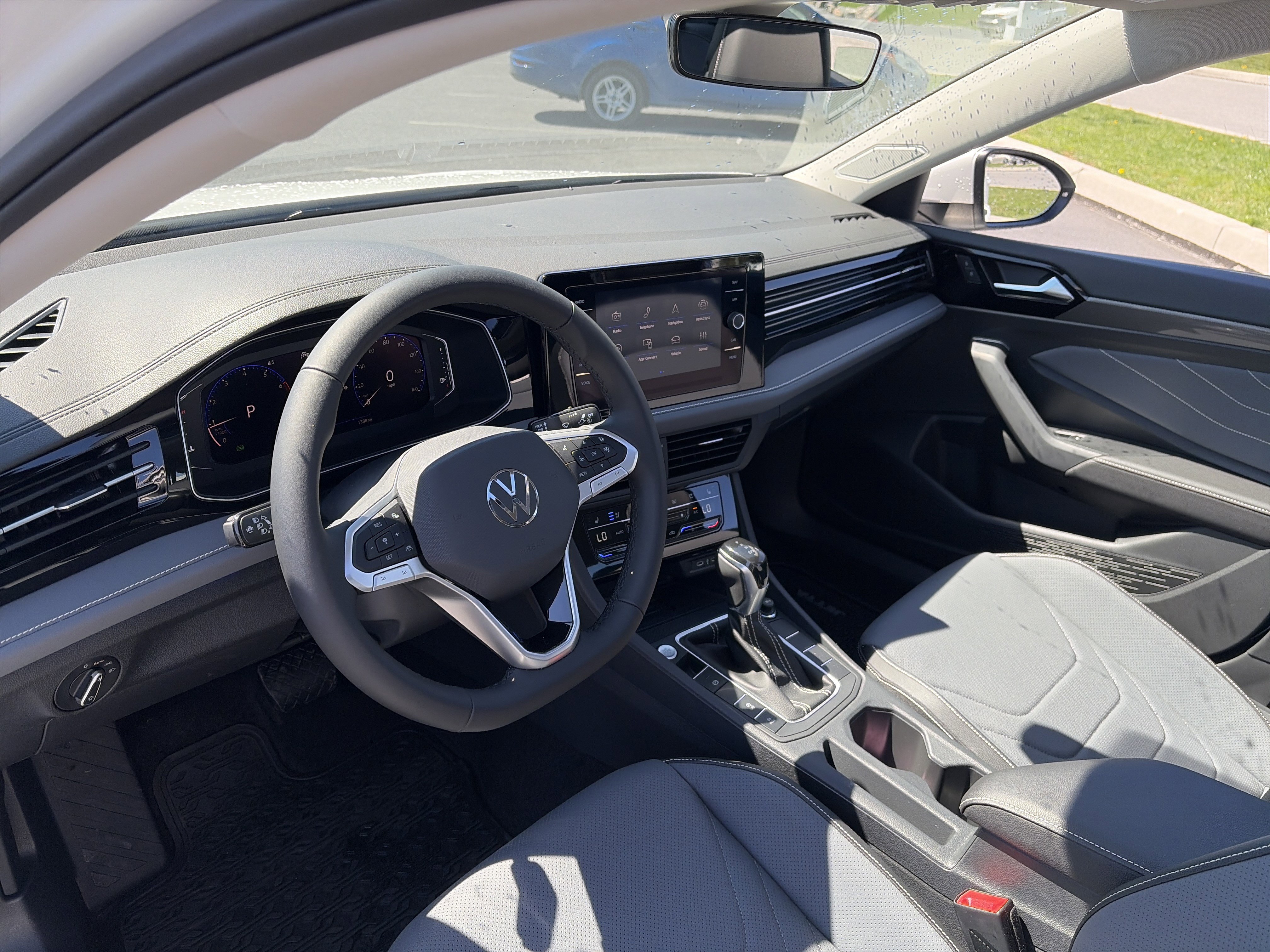 Used 2025 Volkswagen Jetta SEL image 18