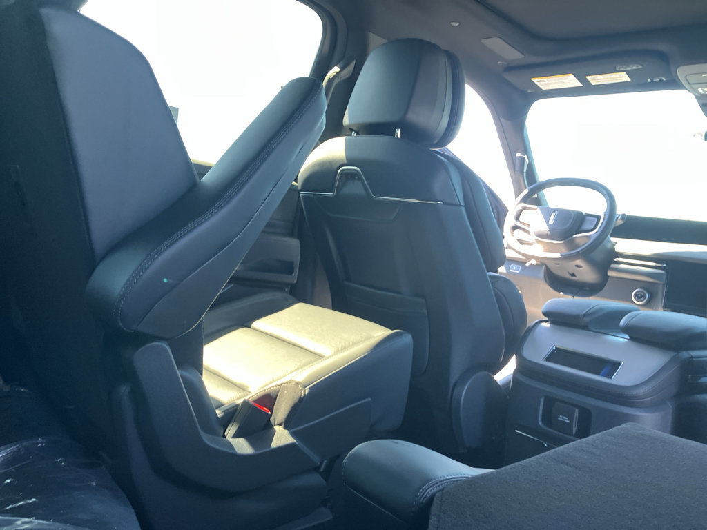 New 2026 Lincoln Navigator Reserve AWD/4WD image 19