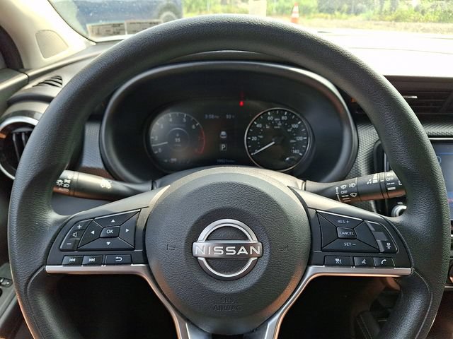 Used 2023 Nissan Kicks SV FWD image 18
