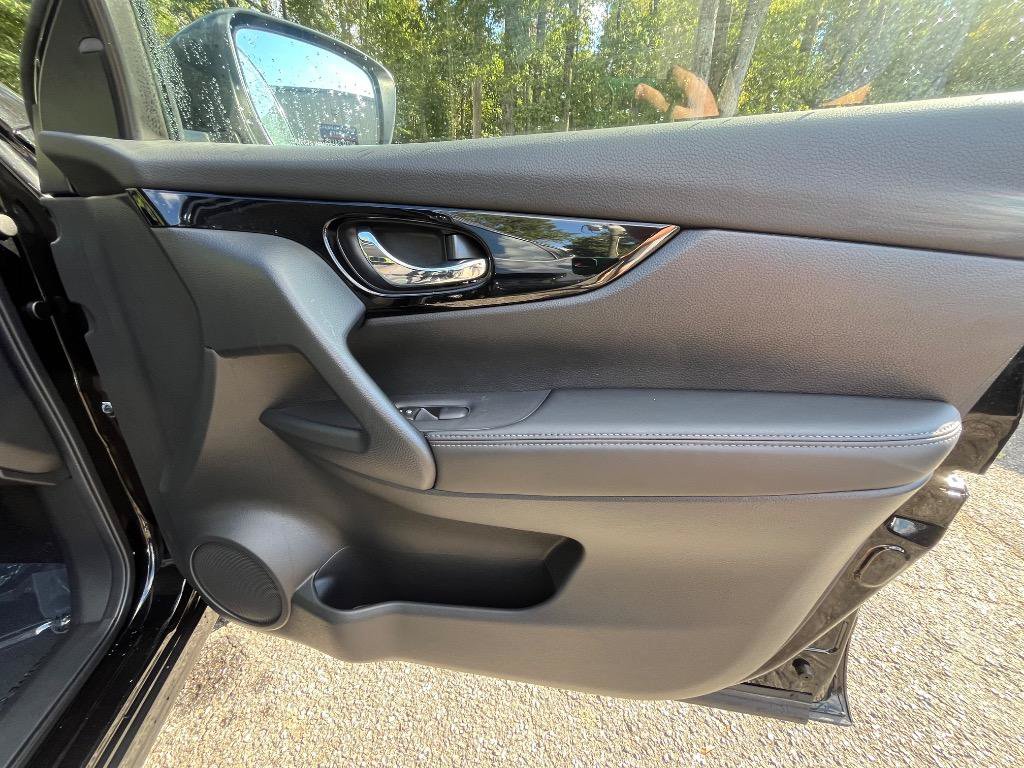 Used 2021 Nissan Rogue Sport SV FWD image 36