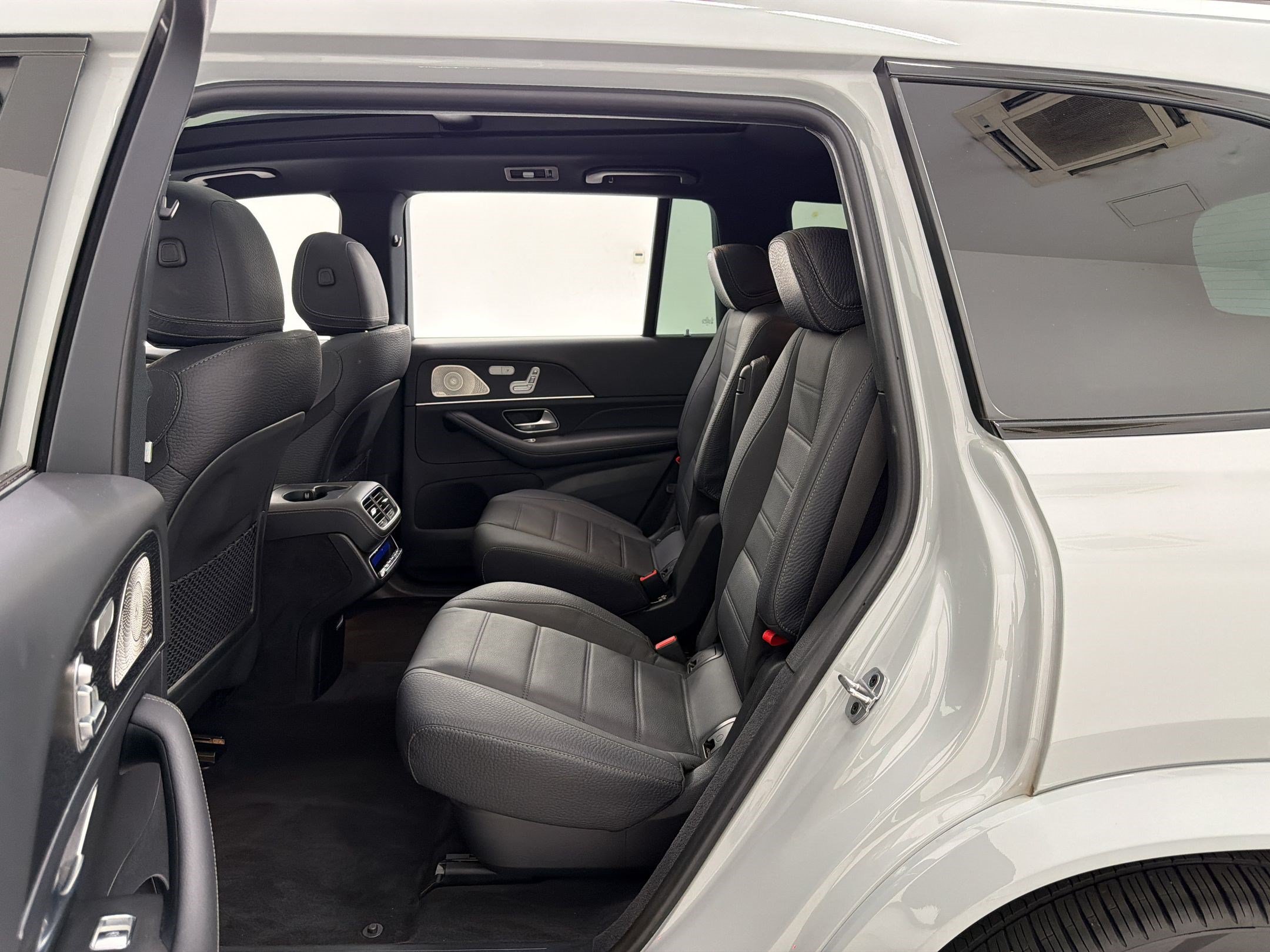 Used 2024 Mercedes-Benz GLS 450 4MATIC image 24