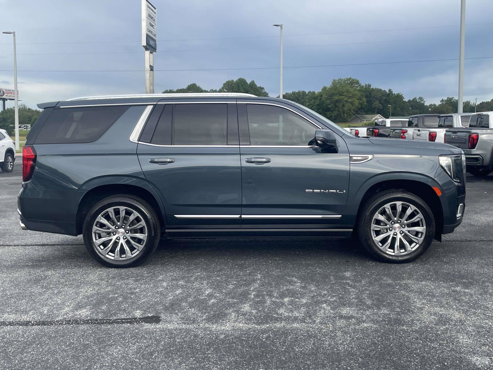 Used 2021 GMC Yukon Denali w/ Denali Ultimate Package AWD/4WD image 2