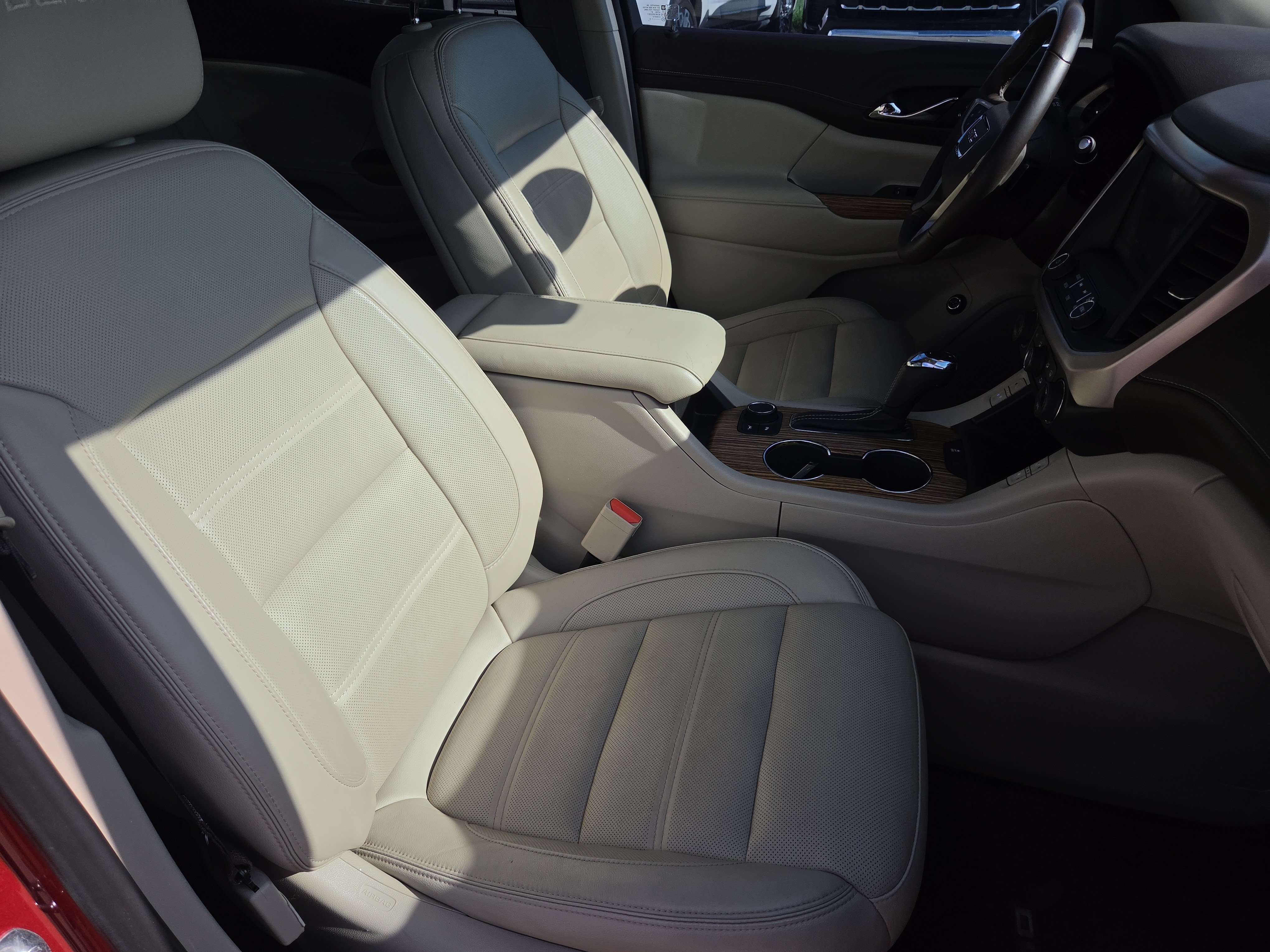 Used 2019 GMC Acadia Denali w/ Technology Package FWD image 9
